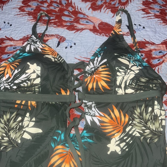 Swimsuit - Picture 2 of 10